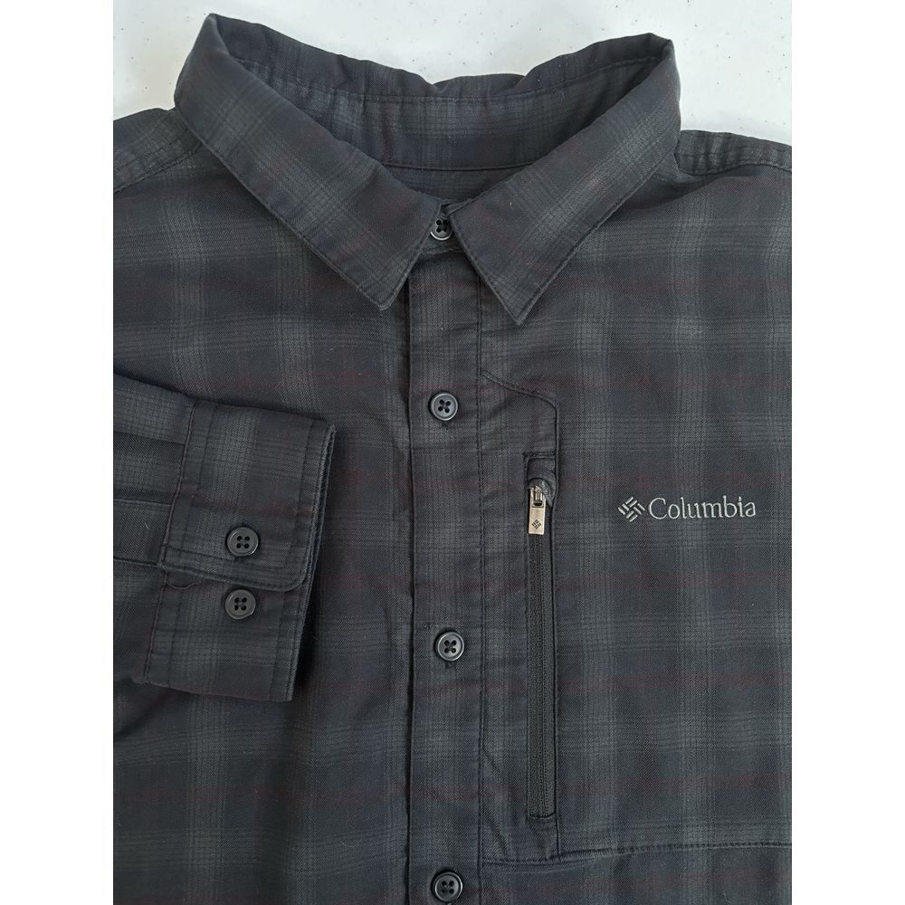 Columbia Men's Dark Gray Red Plaid Lightweight Activewear Long Sleeve Button Up‎